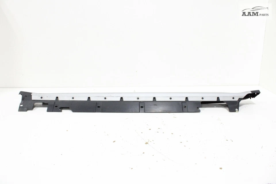 BMW X1 F48 XDRIVE 2016-2021 LADO DEL CONDUCTOR IZQUIERDO PANEL BASCULANTE FALDÓN MOLDEADO OEM Foto 2 de 4