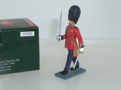 KÖNIG UND LAND CE003 ZEREMONIELLE GARDE OFFIZIER GARDMANN MARSCHIERENDER SOLDAT