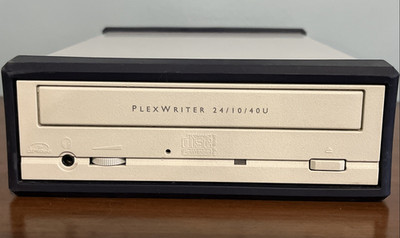 Plextor PlexWriter 24/10/40U External CD-RW PX-W2410TU Tested w/ Power Adapter