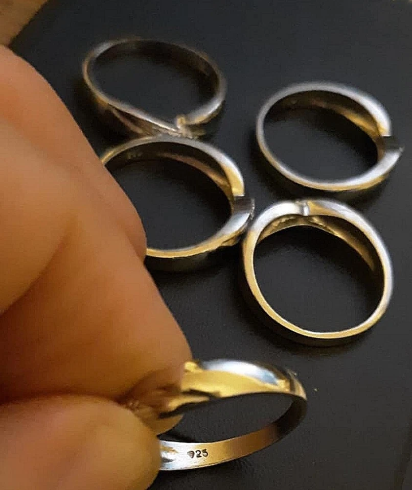 LOT OF ( 5 ) GENUINE DIAMOND .925 STERLING SILVER WOMEN'S BAND RINGS SIZE 7 - Image 2 of 4