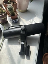 Shure SM7dB Dynamic Microphone Built In Preamp Streaming Podcast Recording