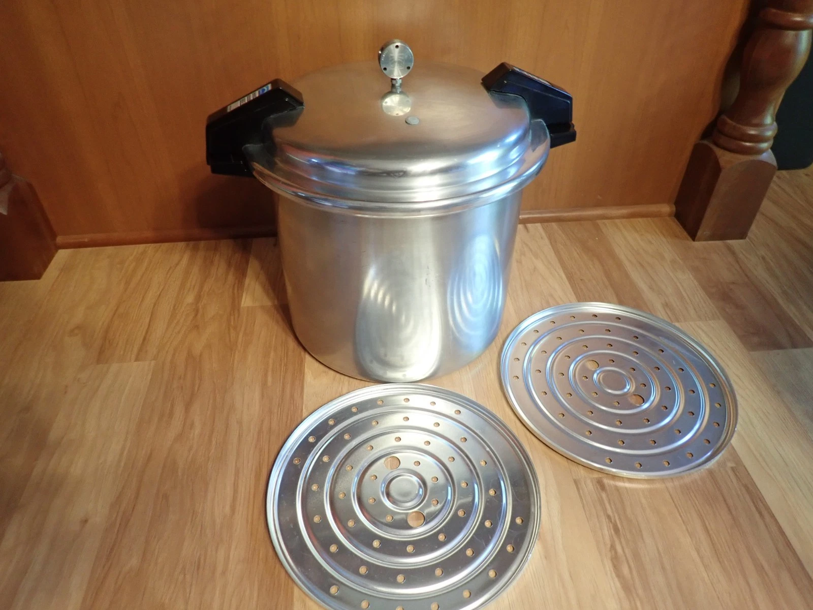Mirro Matic M-0522 Pressure Cooker Canner 22 Quart Made In USA - Used Once
Opens in a new window or