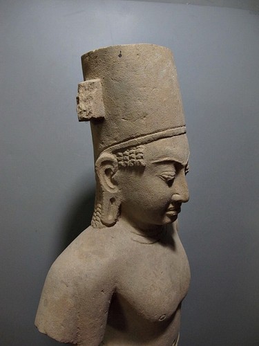 Modellino busto maschio arenaria Khmer Hari-Hara stile Phnom Kulen 9/10° C - Foto 5 di 11