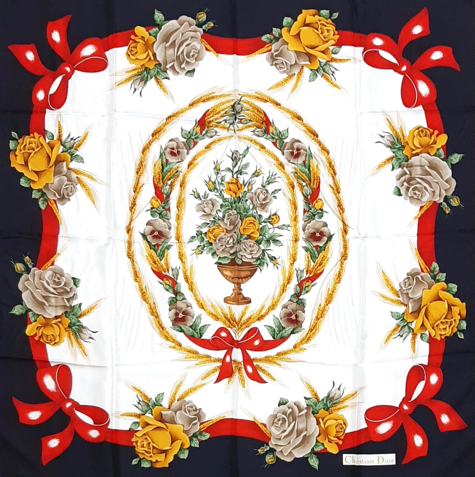 Foulard Christian Dior 100% soie motif rétro avec rubans et roses 34
