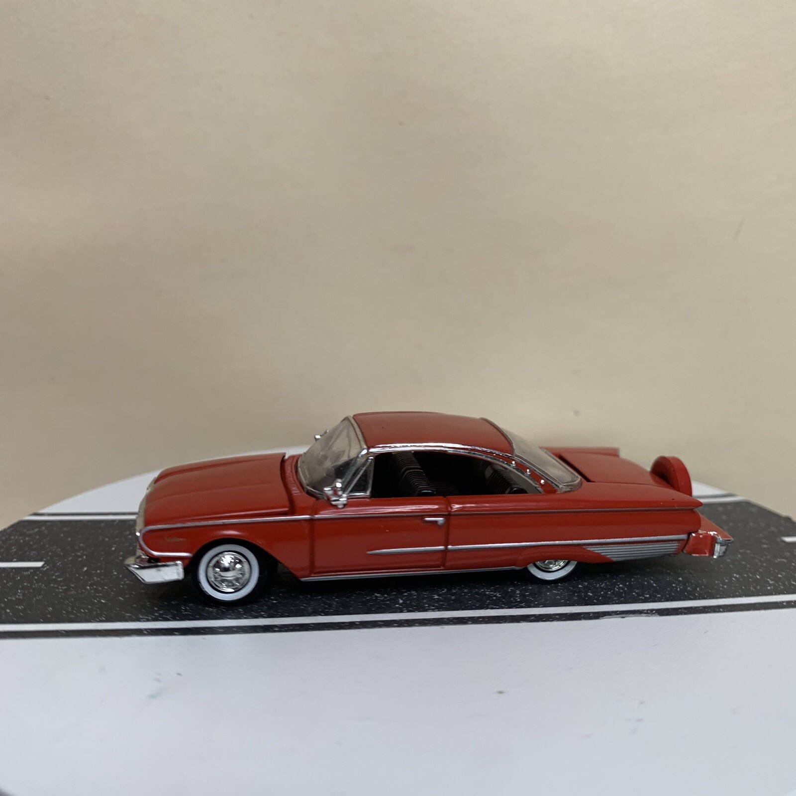 ERTL American Muscle 1960 Ford Starliner 2-Door Hardtop Red 1:64 Detailed NM