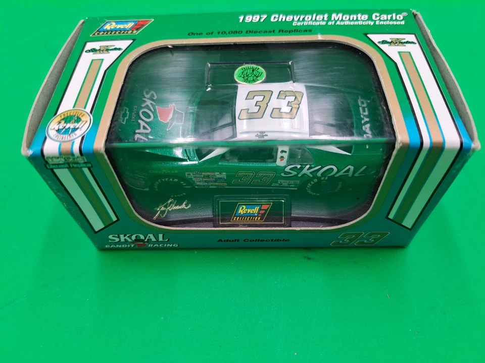 1997 #33 Ken Schrader Skoal Bandit Racing Chevrolet Monte Carlo 1:64 Revell - Image 2 of 4