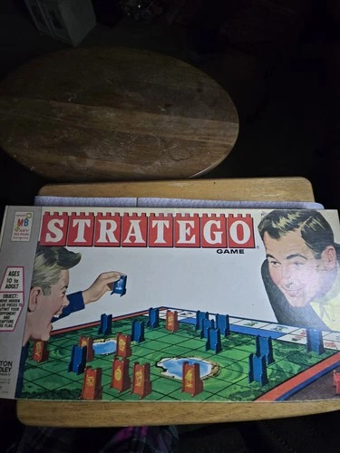 Stratego Vintage Board Game 1961 Milton Bradley #4916 Preowned Complete