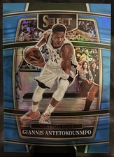 Giannis Antetokounmpo Prizm 2021/22 Blue Prizm /299 #35