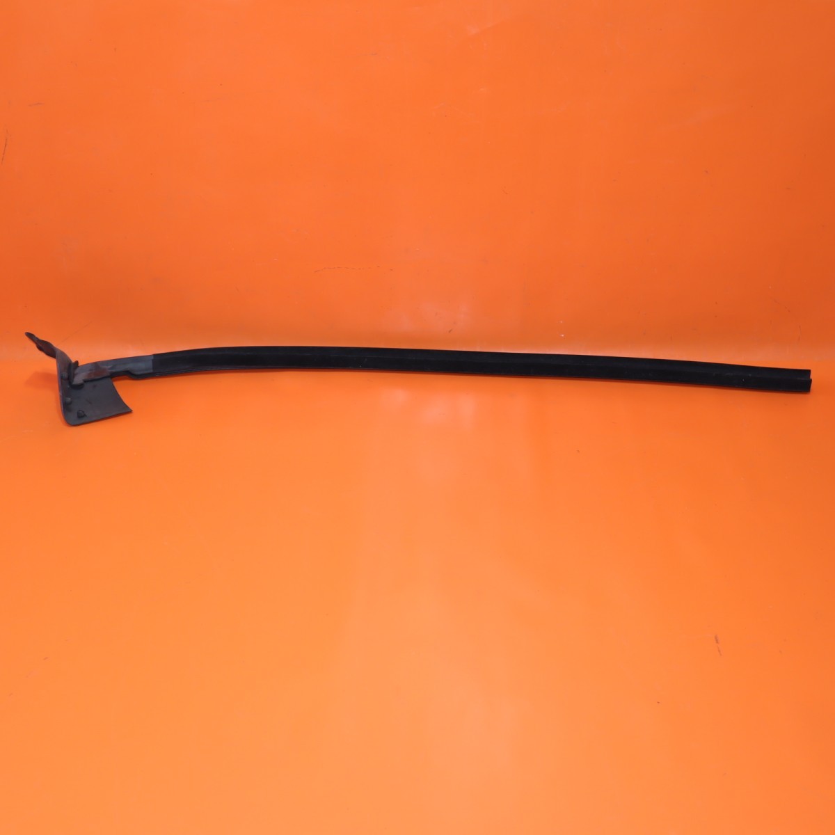 ASTON MARTIN DB11 DOOR WAIST SEAL RIGHT 2017 2018 2019 2020 HY53-C20570-AC OEM
