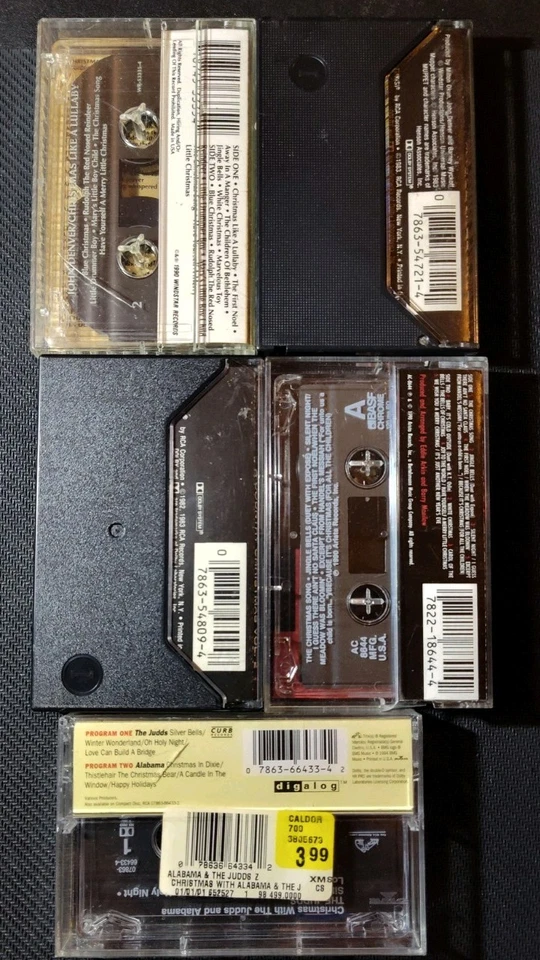 Christmas Cassette Tapes Lot. John Denver, Barry Manilow, The Judd's & Alabama Foto 2 de 2