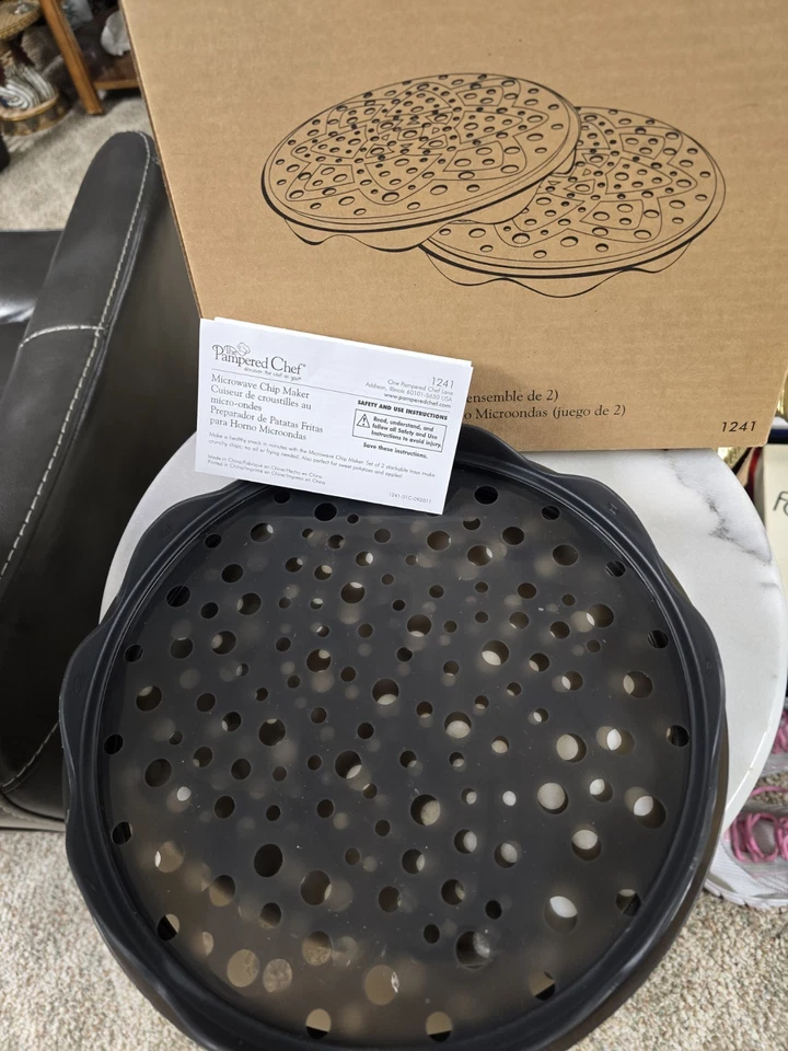 THE PAMPERED CHEF MICROWAVE CHIP MAKER {SET OF 2} # 1241- NIB - Image 3 of 4