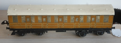 HORNBY SERIE SPUR O LNER KORRIDORKUTSCHE IN TEAKHOLZLACKIERUNG