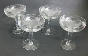 SET-OF-4-VINTAGE-CHAMPAGNE-GLASSES-ETCHED-FLORAL-FLOWERS-DESIGN-SHERBET-STEMMED