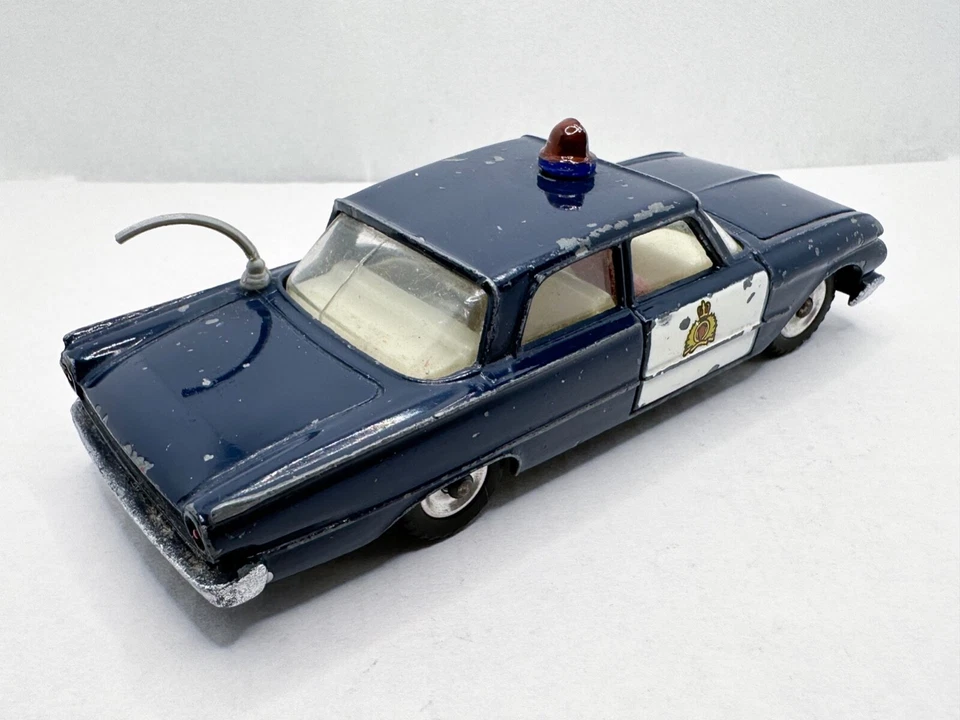 VINTAGE DINKY TOYS # 264 FORD FAIRLANE RCMP POLICE PATROL CAR MOUNTIES VGC 1962 - Image 3 of 4