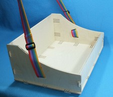 Holz Bauchladen Hochzeit Junggesellen Abschied JGA Catering Feier bunter Gurt