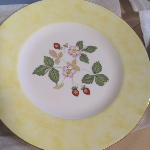 Wedgwood Wild Strawberry Full Rim Plate Set of 5 Colors 20.5cm w/Box - Picture 4 of 8