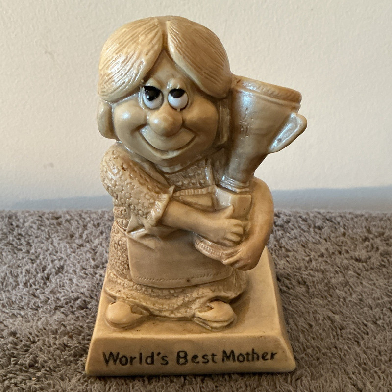 Wallace Berrie World's Best Mother & Child Figurine Resin Beige 1986 3.5in