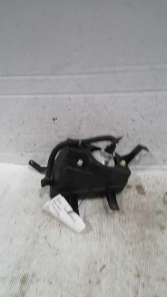 Luz de conducción usada se adapta a: GMC Yukon 2016 grado de conducción antiniebla A Foto 2 de 4