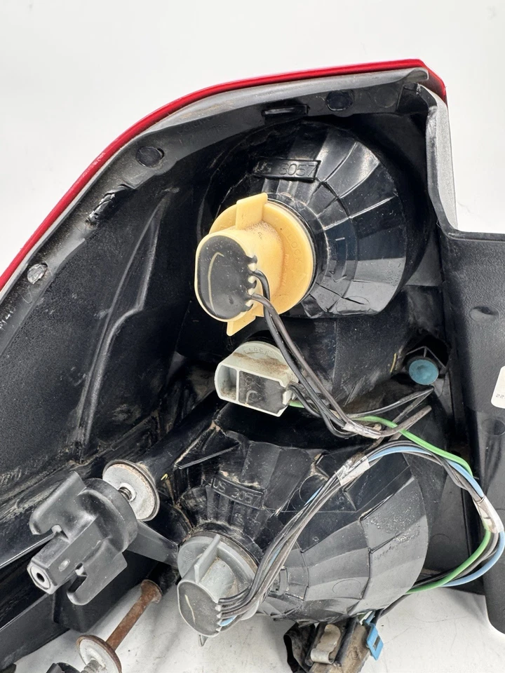 Conjunto de luz trasera - TYC 11-6007-00 regular para Chevrolet Malibu 04-08 Foto 3 de 4