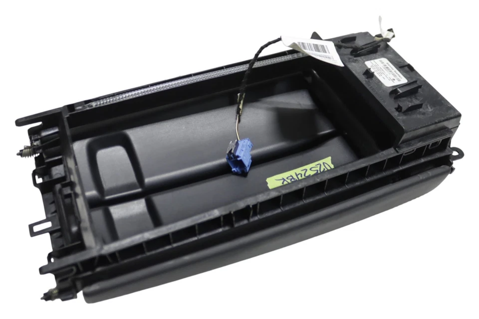 Оригинальный подлокотник центральной консоли Mercedes Benz C63S AMG 2055404913 2015–2021 годов выпуска - Изображение 4 из 4