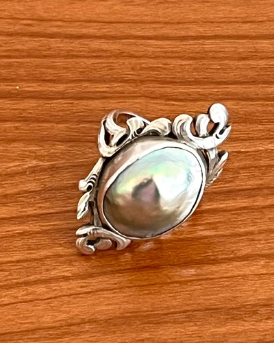 VINTAGE SILVER BEAUTIFUL MOTHER OF PEARL "DINNER" RING, SIZE 6, VERY UNIQUE