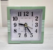 Desk Battery Operated Quartz Alarm Clock Bedside Small Alarm Clock