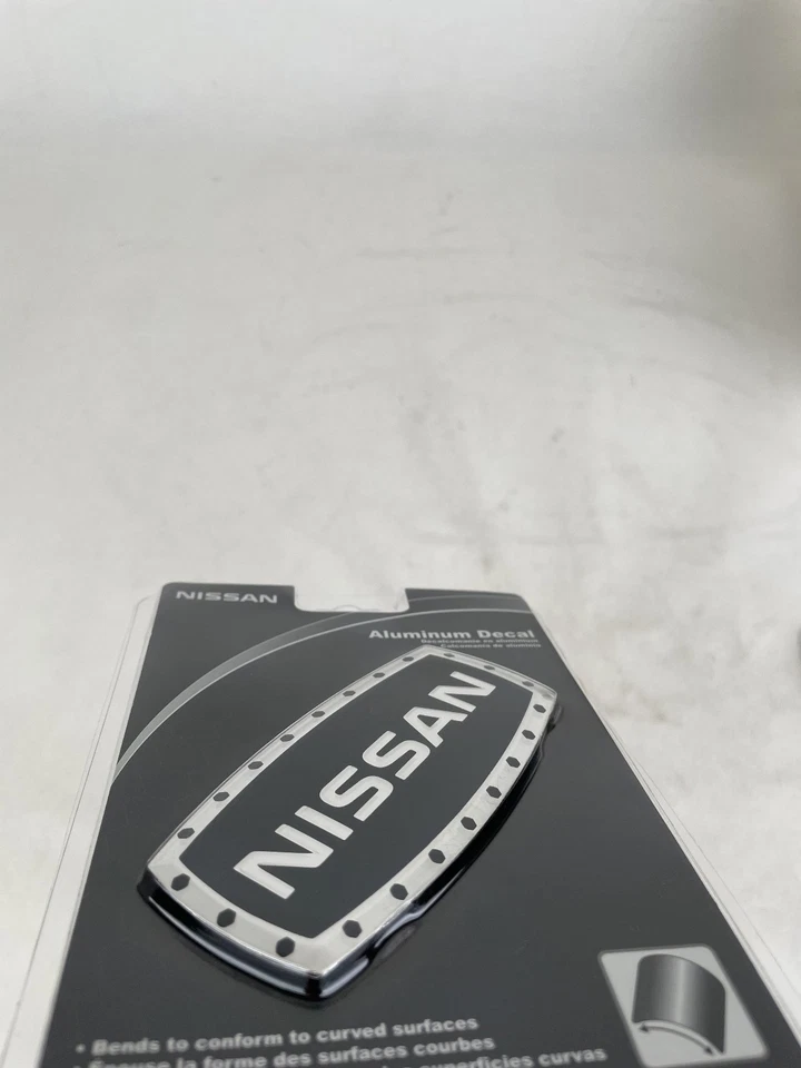 Licencia Nissan Aluminio Color Emblema Calcomanía Auto Camión SUV Oficina Lugguage Paquete de 2 Foto 3 de 4