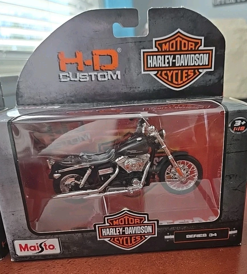 Harley Davidson Maisto H-D Customs Series 34 Diecast escala 1/18 SET 2 NUEVO EN CAJA  Foto 3 de 4