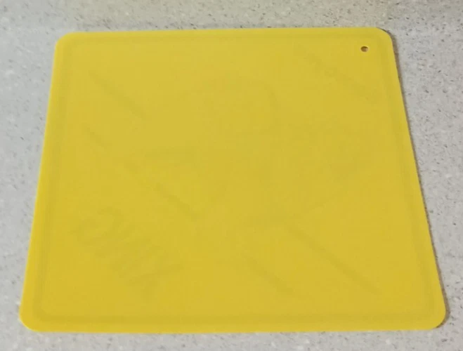 Letrero de pared de plástico amarillo para cruzar carreteras de perro raza samoyeda ¡Nuevo envío gratis! Foto 2 de 2