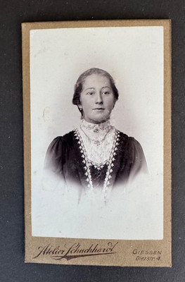 CdV photo young lady with jewelry, Giessen Hessen, (c2094)