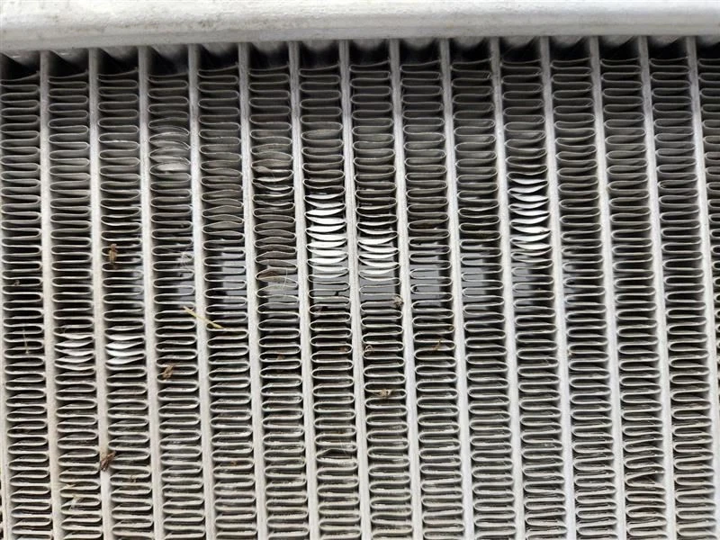 Nissan Pickup 1990 1991 1992 radiador 4 cilindros OEM 2141056G05 Foto 4 de 4