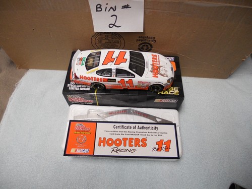 1/24 RC Authentics 2002 #11 Brett Bodine Hooters Ford - Picture 3 of 4
