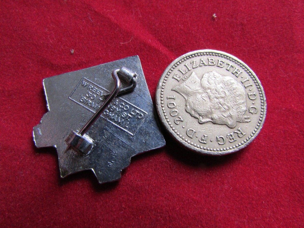 Pin's Nottingham Forest émaillé Vintage Par Reeves, Badge Football Club Anglais