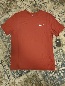 maroon nike dri fit shirt