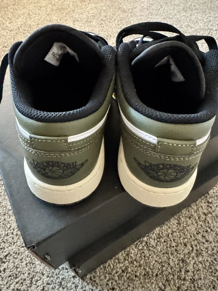 Marca: JordanModelo: Air Jordan 1 Low (GS) Código de estilo: 553560-092 - Imagem 4 de 4