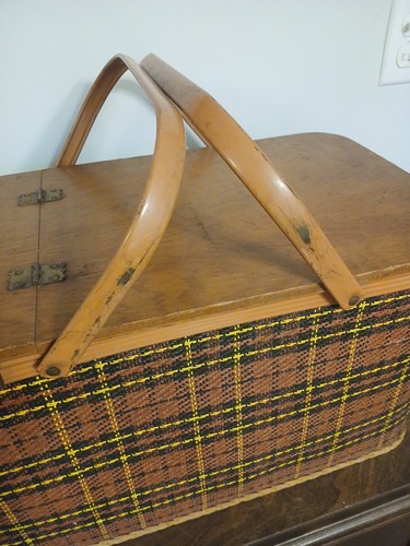 Vintage Redmon Peru Indiana Picnic Basket Red & Yellow Tartan Plaid Wood Top - Picture 2 of 17