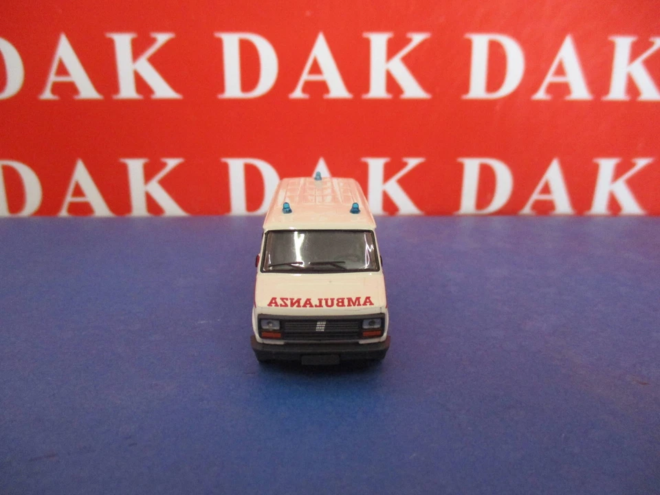 1/87 Modellino Furgone Fiat Ducato Ambulanza Croce Rossa Italiana by Brekina - Immagine 3 di 4