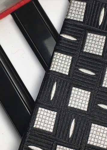 JOSEPH & FEISS / Dramatic Darts & Gridded Squares In Black & White Silk Necktie - Picture 5 of 8