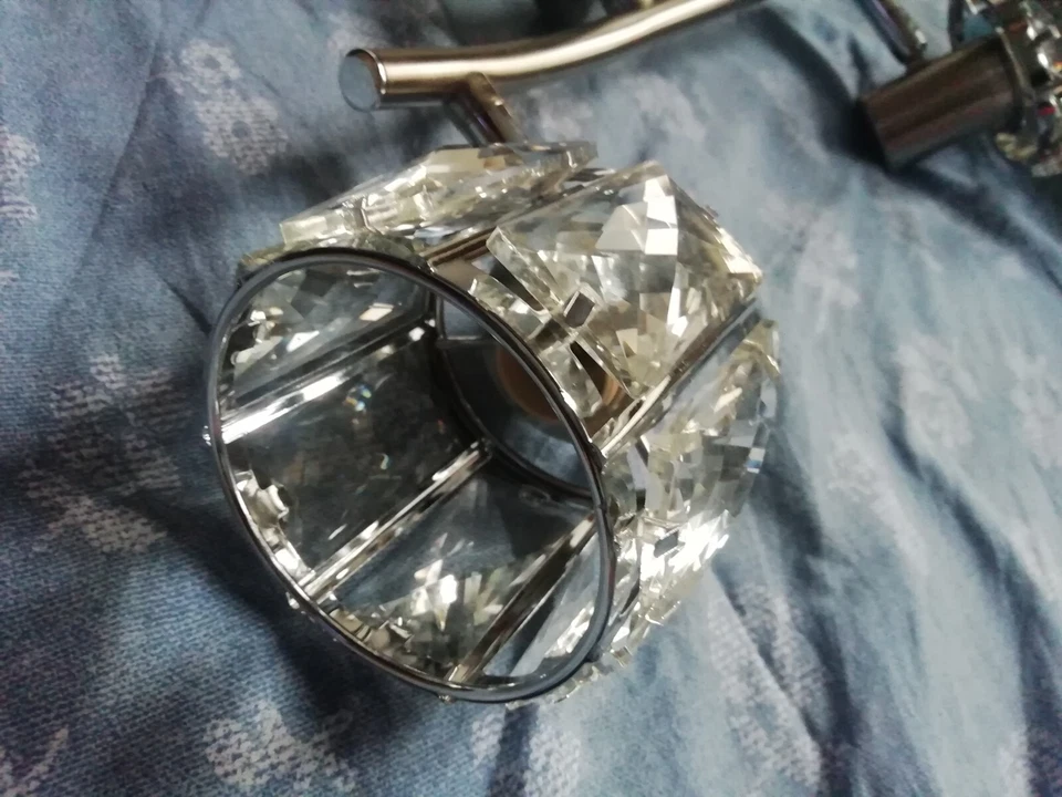 Lampadario Due eleganti faretti mobili in preziosi cristalli di vetro incornic - Immagine 3 di 4