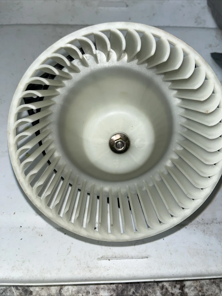 Motor soplador HVAC TYC 700045 compatible con Nissan 200SX 95-99, Sentra envío gratuito Foto 3 de 4