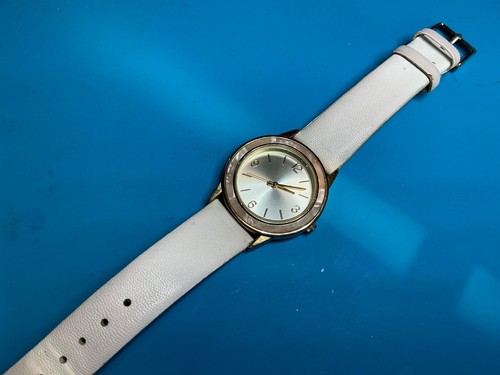 FMD FMDOTT056 Quartz Analog Watch New Battery WORKING - Picture 2 of 3