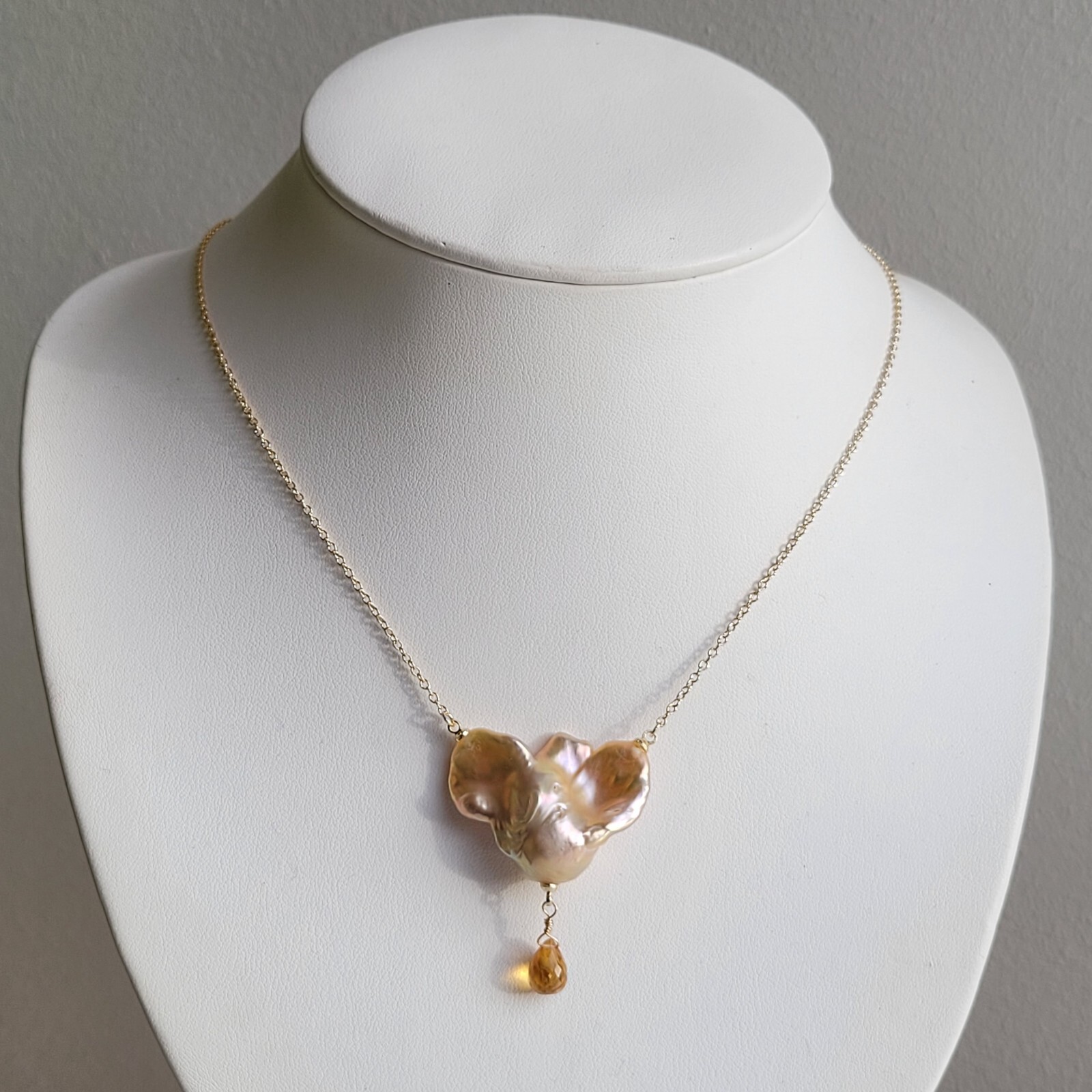 Collier en Gold Filled 14K et perles de culture baroques avec citrine facettée éclatante