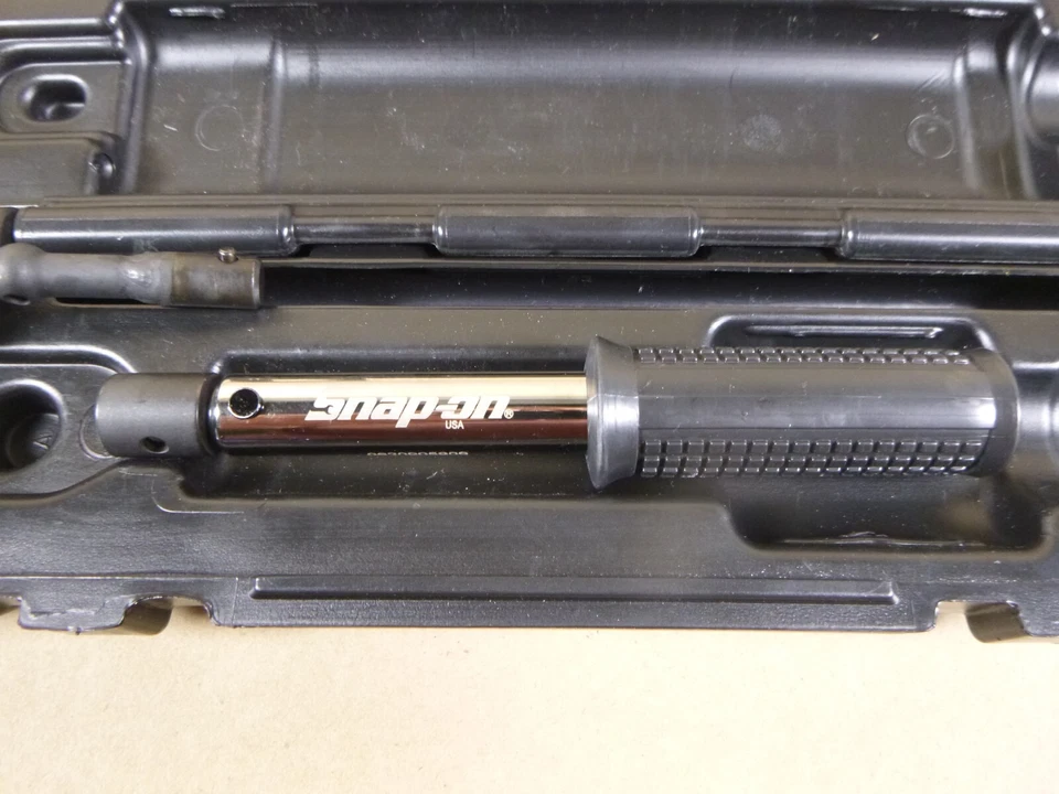 Snap On QC1P60 Preset Torque Wrench W/ QJSD8A 1/4" Drive Torque Wrench Head - Image 3 of 4