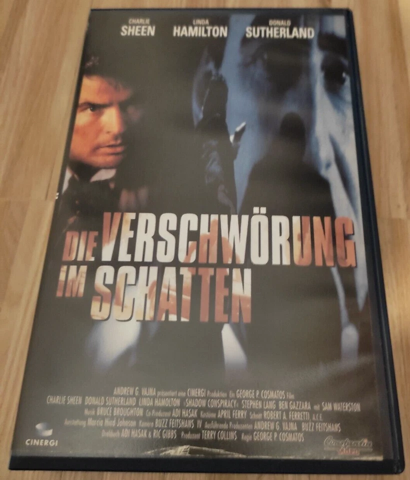 VHS DIE VERSCHWÖRUNG IM SCHATTEN Charlie Sheen Donald Sutherland Großbox VCL - Bild 3 von 4