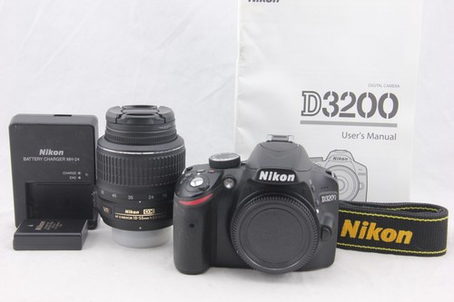 Nikon D3200 DSLR Camera Body w/ 18-55mm AF-S DX VR Lens. Very Good Condition