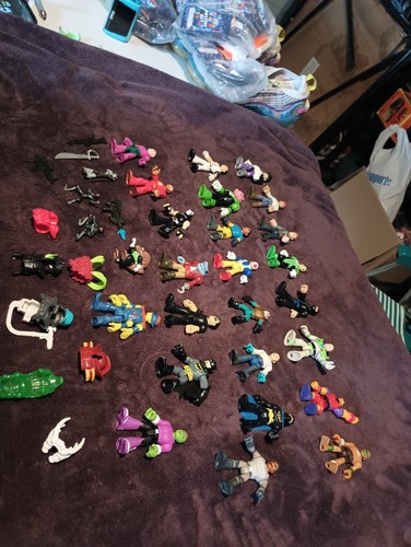 Lote 24 Figuras Imaginext DC Super Friends Batman Héroe Villano con Accesorios - Imagen 10 de 24