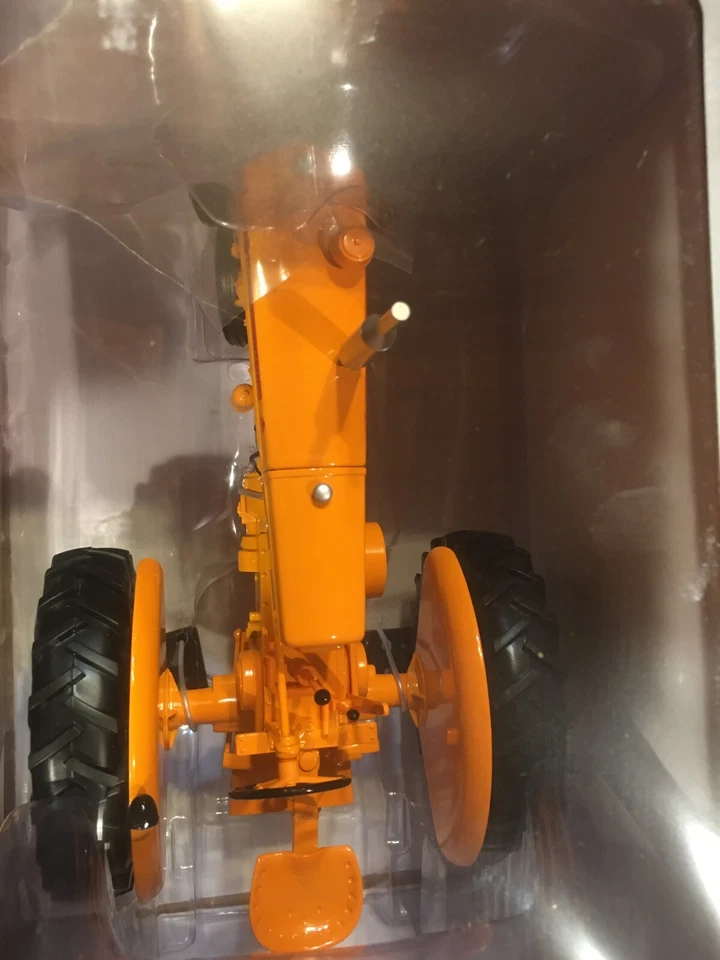 Minneapolis Moline Model "U" Gas NF 1/16 scale Classic Series NIB - Image 3 of 4