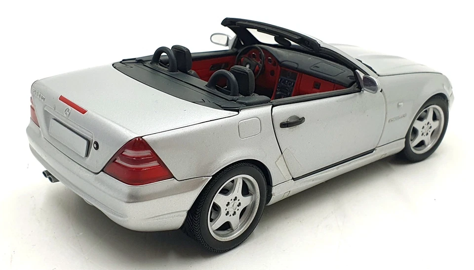 UT 1/18 Scale 101025C - Mercedes-Benz SLK AMG - Silver - Image 2 of 4