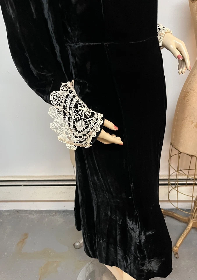 Vestido elegante década de 1930 Leg O' Mutton veludo de seda com acabamento de manga de renda peito 34-36 - Imagem 3 de 4