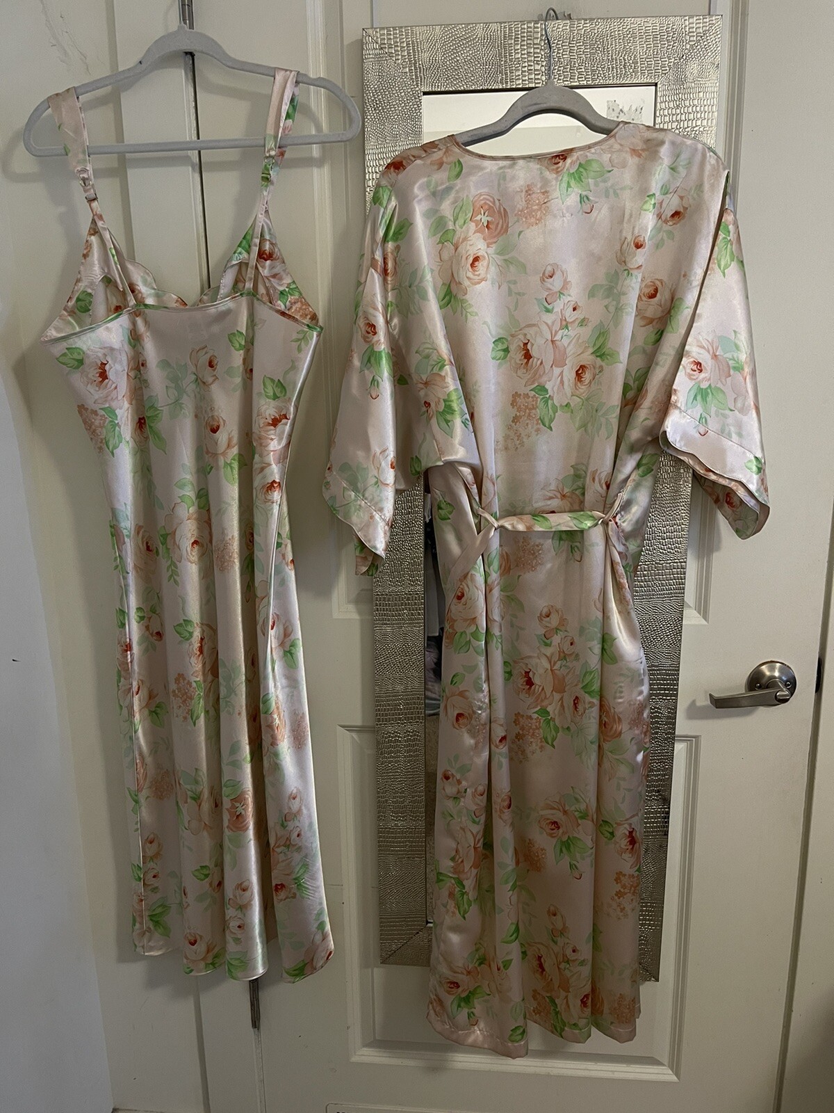 womens floral satin robe and gown set. size xl Gem
